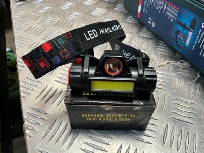 UNUSED LED RECHARGABLE HEAD TORCH