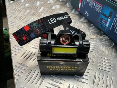 UNUSED LED RECHARGABLE HEAD TORCH