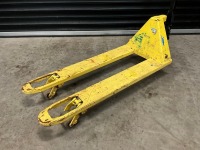 LIFTER 2300KG PALLET TRUCK - 3