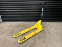 LIFTER 2300KG PALLET TRUCK