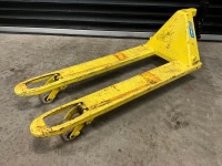 LIFTER 2300KG PALLET TRUCK - 3