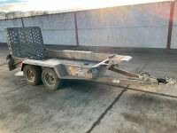 APPROX. 9.2ft x 4.4ft IFOR WILLIAMS 2700KGS TWIN AXLE BEAVERTAIL PLANT TRAILER 