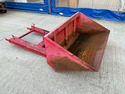 APPROX. 4ft McLAUGHLIN HYDRAULIC BUCKET TO SUIT FORKLIFT