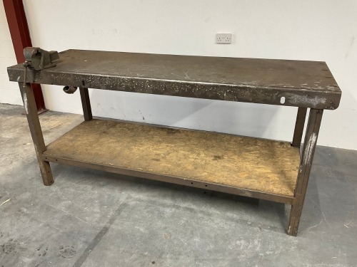 APPROX. 7ft x 2.6ft HEAVY DUTY METAL WORKBENCH & VICE