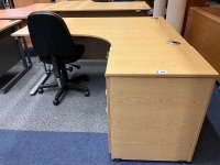 1600mm RIGHT HAND CORNER DESK, THREE DRAWER PEDESTAL & OPERATOR CHAIR - 2