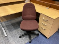 1600mm RIGHT HAND CORNER DESK, THREE DRAWER PEDESTAL & OPERATOR CHAIR - 3