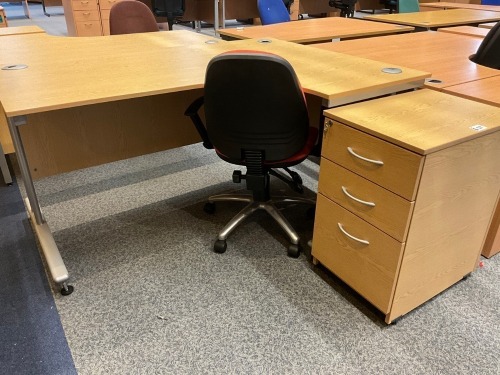 1600mm RIGHT HAND CORNER DESK, THREE DRAWER PEDESTAL & OPERATOR CHAIR