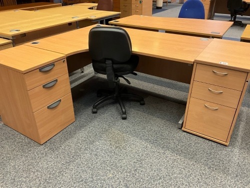 1600mm LEFT HAND CORNER DESK, 2No. ASSORTED THREE DRAWER PEDESTALS & OPERATOR CHAIR