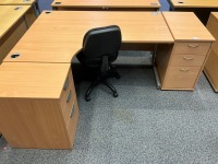 1600mm LEFT HAND CORNER DESK, 2No. ASSORTED THREE DRAWER PEDESTALS & OPERATOR CHAIR - 2