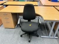 1600mm RIGHT HAND CORNER DESK, THREE DRAWER PEDESTAL & OPERATOR CHAIR - 3