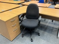 1800mm LEFT HAND CORNER DESK, THREE DRAWER PEDESTAL & OPERATOR CHAIR - 4