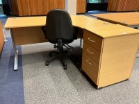 1600mm RIGHT HAND CORNER DESK, THREE DRAWER PEDESTAL & OPERATOR CHAIR