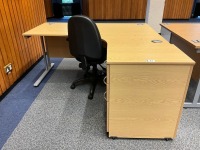 1600mm RIGHT HAND CORNER DESK, THREE DRAWER PEDESTAL & OPERATOR CHAIR - 2