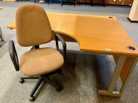 1600mm RIGHT HAND CORNER DESK & OPERATOR CHAIR - 5