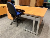 1600mm RIGHT HAND CORNER DESK, THREE DRAWER PEDESTAL & OPERATOR CHAIR - 4