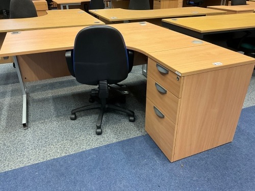 1600mm RIGHT HAND CORNER DESK, THREE DRAWER PEDESTAL & OPERATOR CHAIR