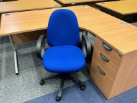 1600mm RIGHT HAND CORNER DESK, THREE DRAWER PEDESTAL & OPERATOR CHAIR - 4