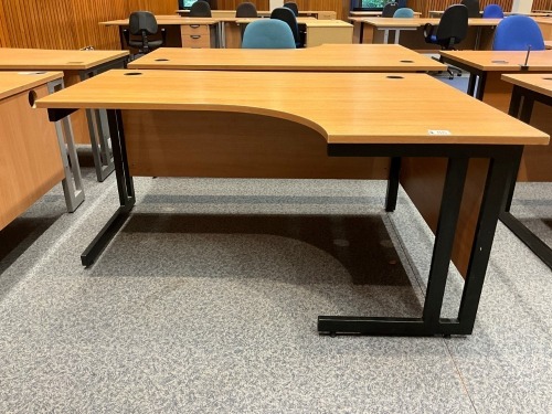 1600mm RIGHT HAND CORNER DESK