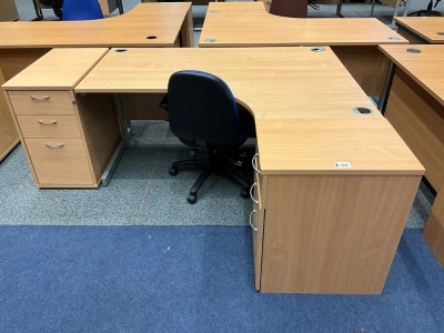 1600mm RIGHT HAND CORNER DESK, 2No. ASSORTED THREE DRAWER PEDESTALS & OPERATOR CHAIR