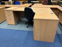 1600mm RIGHT HAND CORNER DESK, 2No. ASSORTED THREE DRAWER PEDESTALS & OPERATOR CHAIR - 2