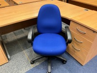 1600mm RIGHT HAND CORNER DESK, 2No. ASSORTED THREE DRAWER PEDESTALS & OPERATOR CHAIR - 6