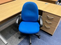 1600mm RIGHT HAND CORNER DESK, THREE DRAWER PEDESTAL & OPERATOR CHAIR - 3