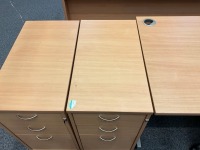 1600mm RIGHT HAND CORNER DESK, 2No. THREE DRAWER PEDESTALS & OPERATOR CHAIR - 3