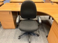 1600mm RIGHT HAND CORNER DESK, 2No. PEDESTALS & OPERATOR CHAIR - 3