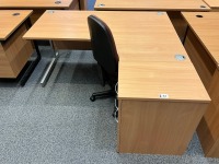 1600mm RIGHT HAND CORNER DESK, THREE DRAWER PEDESTAL & OPERATOR CHAIR - 2