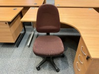 1600mm RIGHT HAND CORNER DESK, THREE DRAWER PEDESTAL & OPERATOR CHAIR - 4