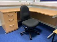 ROOM CONTENTS OF OFFICE FURNITURE - 7