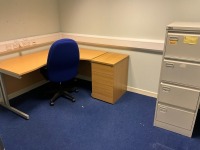 ROOM CONTENTS OF OFFICE FURNITURE