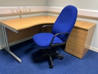 ROOM CONTENTS OF OFFICE FURNITURE - 6