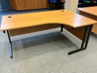 1800mm RIGHT HAND CORNER DESK