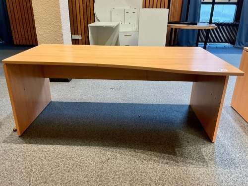 1800mm RIGHT HAND WAVE DESK