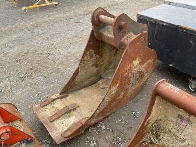 APPROX. 2FT TOOTHLESS DIGGING BUCKET TO SUIT 13 TON EXCAVATOR