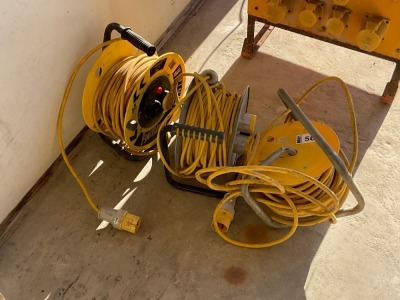 3No. 110v EXTENSION LEADS ON REELS