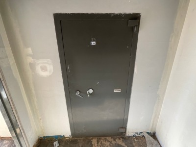 CHUBB VAULT DOOR, FRAME & KEYS