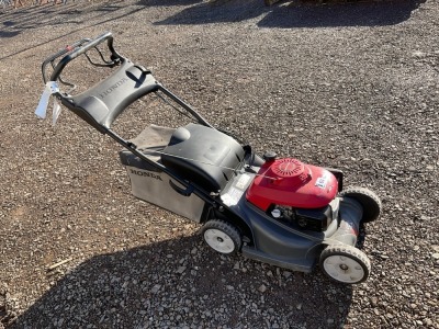 HONDA HRX426 SELF PROPELLED PETROL LAWNMOWER