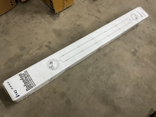 UNUSED DEFENDER 110V 5FT STRING LIGHT
