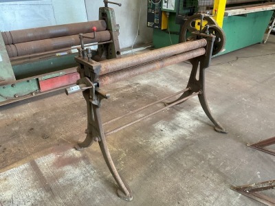 APPROX. 1270mm MANUAL ROLLERS