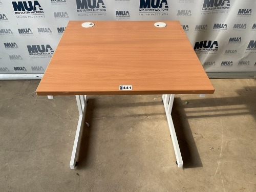 APPROX. 800mm STRAIGHT DESK