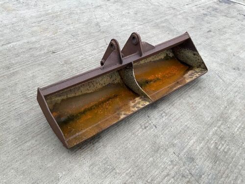 APPROX. 5ft SHUGH BUCKET TO SUIT 4-6 TON DIGGER