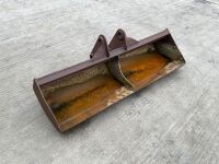 APPROX. 5ft SHUGH BUCKET TO SUIT 4-6 TON DIGGER