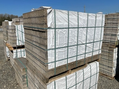 APPROX. 9.6sqm UNUSED ACHESON GLOVER PEPPER PLAZA FLAGS 600mm x 400mm x 80mm
