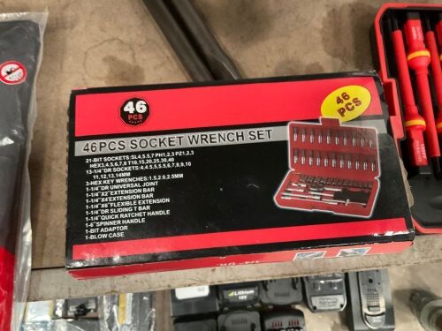 UNUSED 46 PC SOCKET WRENCH SET 