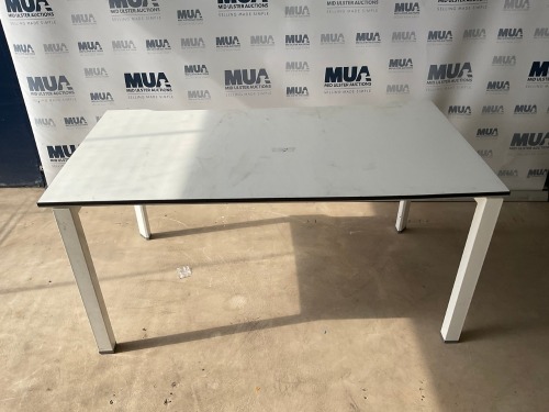 APPROX. 1500mm STRIAGHT DESK