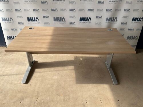APPROX. 1600mm STRAIGHT OFFICE DESK