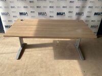APPROX. 1600mm STRAIGHT OFFICE DESK