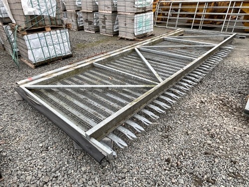 APPROX. 20ft x 7.6ft GALVANISED SLIDING GATE